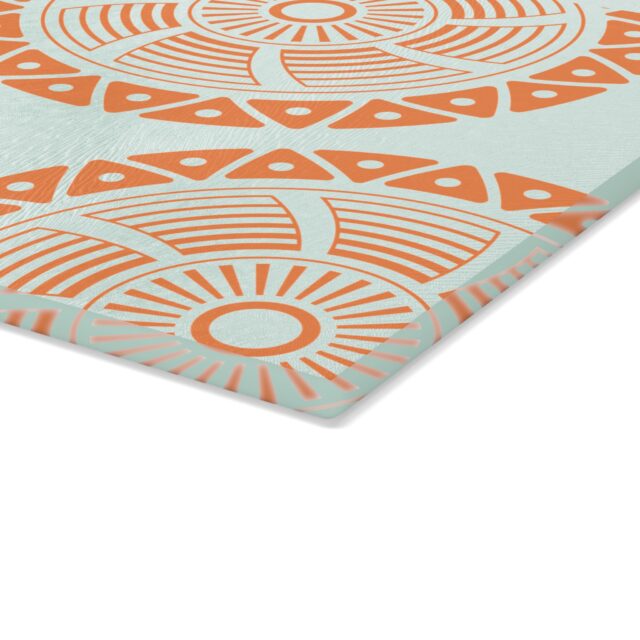 Anyanwu Glass Cutting Board - Snowdrift
