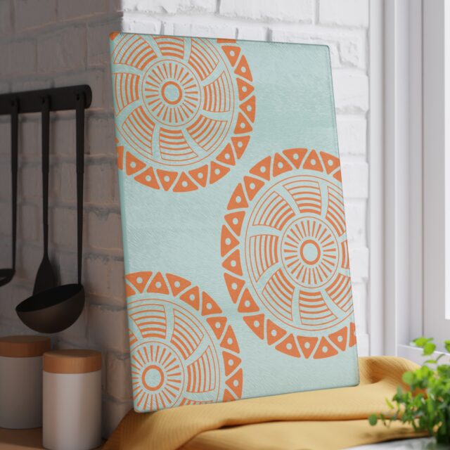 Anyanwu Glass Cutting Board - Snowdrift